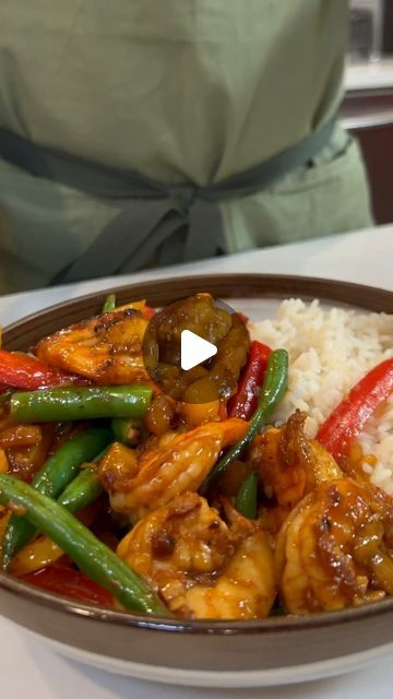 Brandon Gouveia on Instagram: "We love an easy flavorful meal. My Mango ginger shrimp stir fry is just that! made in one pan with fragrant veggies. This stir fry comes together in 15 minutes, I enjoyed it over rice. All ingredients listed below! 

#mangostirfry #shrimp #quickeasymeals 

Ingredients 

1 lb. peeled and deveined raw large shrimp
1 ½ teaspoon curry powder 
⅛ teaspoon garam masala
1 teaspoon Onion powder 
1 teaspoon Smoked paprika 
2 thai chili pepper whole, do not cut unless you want it spicy 
½ teaspoon salt
½ teaspoon pepper 
1 cup chopped Green beans 
2 bell peppers 
1 ripe mango 
4 garlic cloves minced  
1 tablespoon fresh ginger 
2 tablespoons Soy sauce 
¼ cup Oyster sauce" Shrimp Curry, Shrimp Stir Fry Recipes, Mango Stir Fry, Clean Eating Plans, Shrimp Stir Fry, Delicious Seafood Recipes, Prawn Recipes, Shrimp Dishes, Seafood Dinner