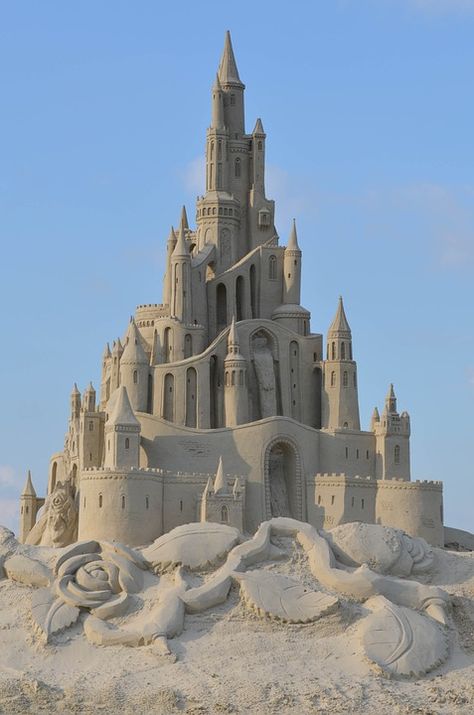 Beach Sand Art, Sand People, Sand Sculpture, Sand Castles, Snow Sculptures, Castle Art, Sand Sculptures, Ice Sculptures, Sand Casting