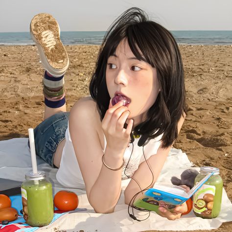 Beach Fruit, Kiss Icons, Summer Core, Brat Summer, Fruit Summer, 사진 촬영 포즈, Pose Idea, Ig Feed, Aesthetic Beach