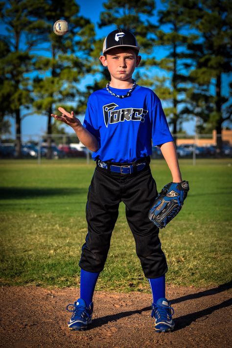 Diy Baseball Photoshoot, Youth Baseball Pictures Poses, Baseball Photoshoot Ideas Kids, Baseball Pictures Poses For Kids, Baseball Photography Action, Baseball Poses For Pictures, Baseball Pictures Poses, Youth Baseball Pictures, Little League Baseball Pictures