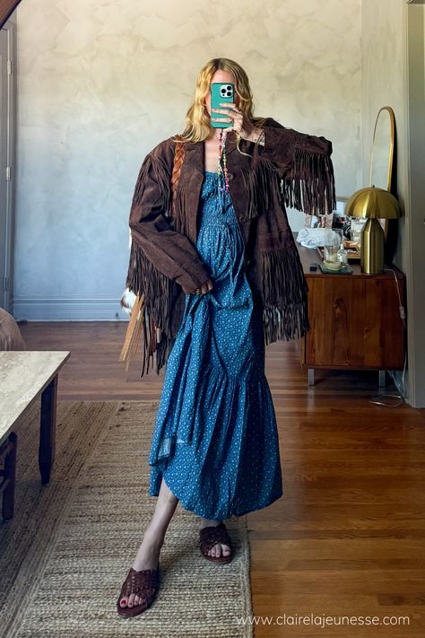 I was struggling with how to style a fringe jacket, and this vintage brown suede western fringe jacket was so special—but honestly, throwing it on top of my Christian Dawn Bryanne dress was perfect for a spring transitional outfit! #summeroutfitideas #springoutfitideas #westernoutfit #coastalcowgirl #cottagecore #prairie #folk #cottagecoreaesthetic #thirftedfashion #vintagefashion Western Fringe Jacket Outfit, Fringe Suede Jacket Outfit, Western Winter Aesthetic, Western Fall Aesthetic, Brown Fringe Jacket Outfit, Winter Outfits 70s, Folk Aesthetic Outfit, Elegant Western Outfits, Suede Fringe Jacket Outfit