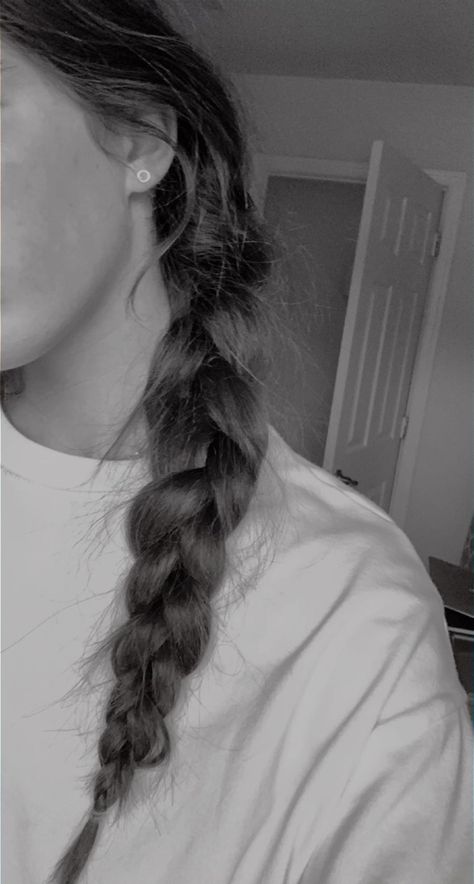 Two Loose Braids Messy, Cute Loose Braids, Side Braid Aesthetic, Cute Messy Braid Hairstyles, Loose Braids Messy, Messy Plaits, Loose Braid Hairstyles, Messy Side Braid, Loose Braid