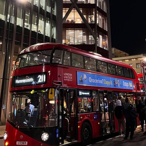 Bond Street London Aesthetic, Banker Aesthetic, Bond Street London, London Buses, Aesthetic London, London Girl, London Vibes, Uk Tour, London Baby