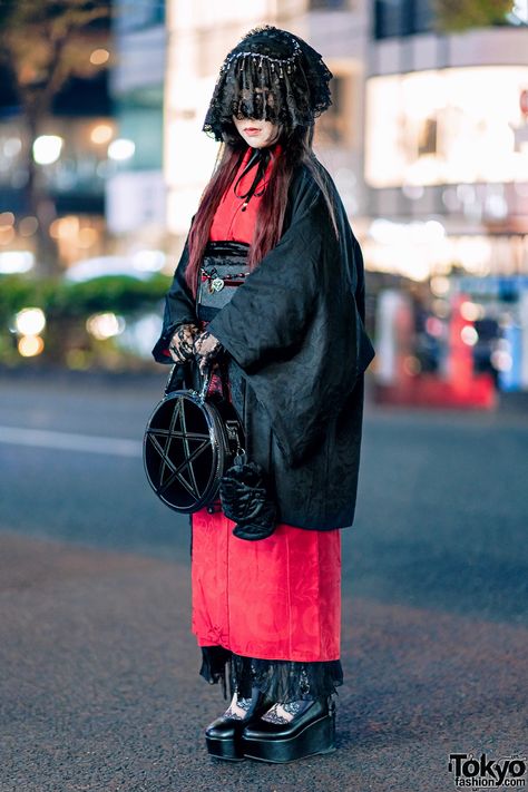 Gothic Street Style, Kimono Street Style, Kimono Styling, Black Lace Gloves, Kill Star, Star Bag, Kei Visual, 일본 패션, Harajuku Girls