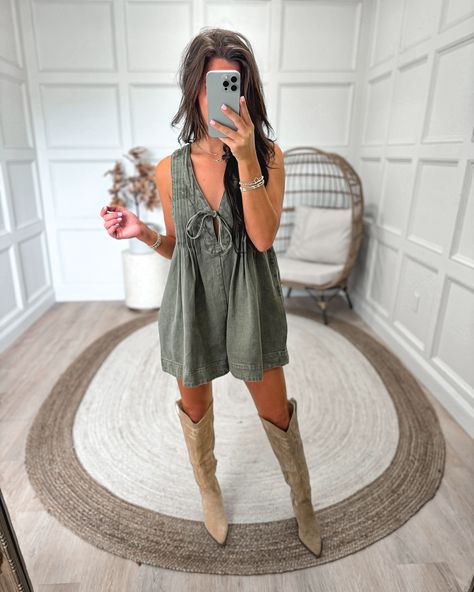 Our “Many Moments Romper” was an INSTANT sell out 🔥 She’s BACK and available in all sizes. Shop the look online now 🛍️ Romper Casual Outfit, Romper And Sneakers Outfits, Casual Rompers Outfit, Business Room, Romper Fall, Casual Rompers, Romper Outfit, Autumn Outfits, Sleeveless Rompers