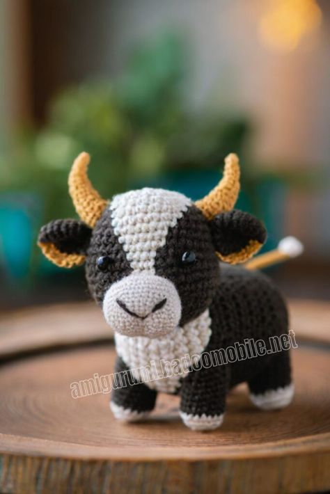 Free Crochet Bull Pattern, Bull Animal, Bull Crochet Pattern Free, Crochet Bull, Crochet Highland Cow Free Pattern, Amigurumi Cow Pattern, Crochet Craft Fair, Crochet Farm Animals, Crocheted Cow Pattern