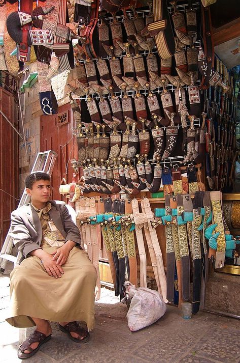 Yemen Sanaa, Aerobic Outfits, Yemeni People, Middle Eastern Culture, Jewish Symbols, Souvenir Store, Socotra, Beautiful Beach Pictures, Arabian Peninsula