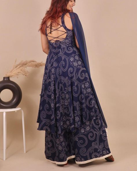 Kurti Pettan Designer, Backless Indian Gown, Back Less Suit Design, Backless Dori Kurti, Backless Designs For Suits, Backless Dress Indian, Anarkali Backless Designs, Backless Kurta Designs Women, Backless Suit Designs Indian Style