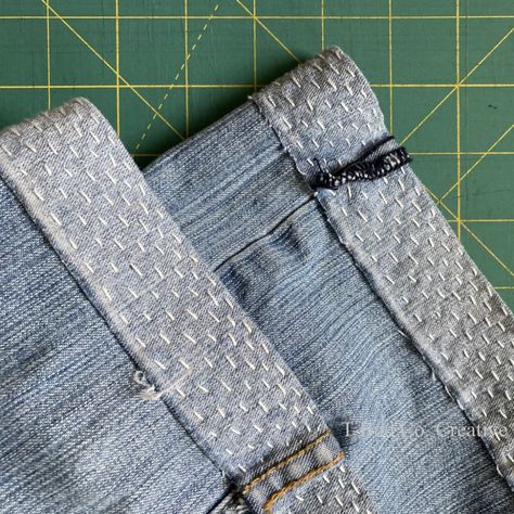 Visible Mending Jeans Sashiko, Visible Hemming Stitch, Sashiko Visible Mending, Visible Mending Hem, Sashiko Mending Jeans, Mending Aesthetic, Art Aesthetic Clothes, Visible Mending Jeans, Sashiko Jeans