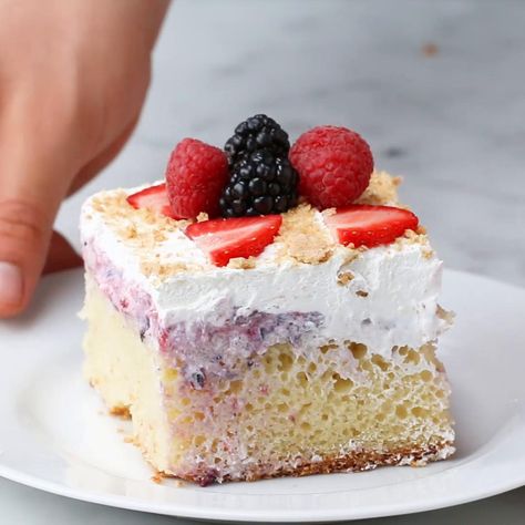 Cheesecake Poke Cake, Box Cake Recipes, Berry Cheesecake, Poke Cake Recipes, Vanilla Cake Mixes, Poke Cakes, Poke Cake, Cake Mix Cookies, Piece Of Cake