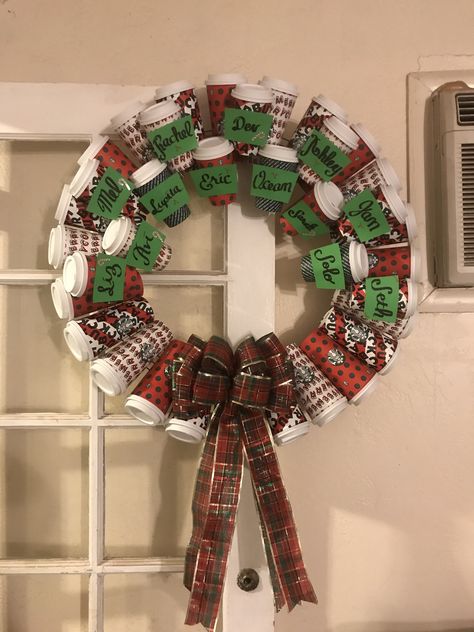 Starbucks Cup Wreath, Starbucks Decorations, Cup Wreath, Christmas Starbucks, Siren Song, Christmas Cup, Cup Ideas, Starbucks Cup, Starbucks Cups