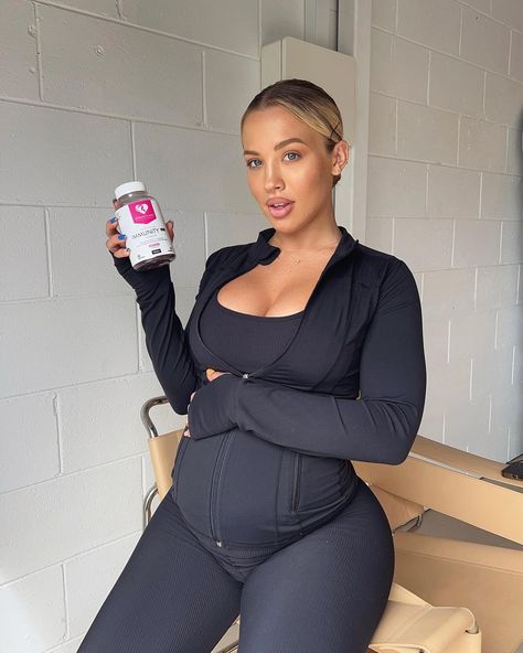 Tammy 🐚 on Instagram: “@womensbest immunity gummies are now available 🍓🫐 (discount code TAMMY20 for 20% off all your wb goodies). Don’t forget to always consult…” Tammy Hembrow Fitness, Immunity Gummies, Maternity Picture Outfits, Summer Pregnancy Outfits, Pregnancy Belly Photos, Tammy Hembrow, Trendy Maternity Outfits, Baby Bump Style, Pretty Pregnant