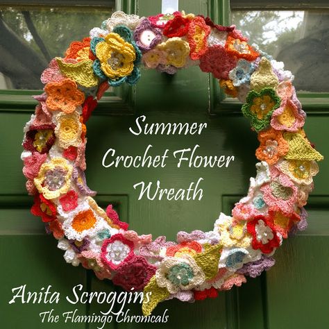 Crocheted flowers and Smoothfoam ruled wreath. Gorgeous! Crochet Flower Wreath, Flower Wreath Diy, Crochet Wreaths, Crochet Wreath, Crocheted Flowers, Diy Summer, Diy Wreaths, Holiday Crochet, Unique Decoration