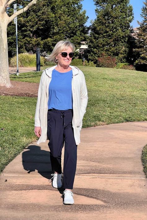 Walking Outfit Outdoor Summer, Cycling Outfits Women Casual, Leisure Wear Women Outfit, Cycling Outfits Women, Athleisure Outfits For Work, Athleta Outfits, Country Club Casual, Clothes For Women Over 60, Athleisure Outfits Fall