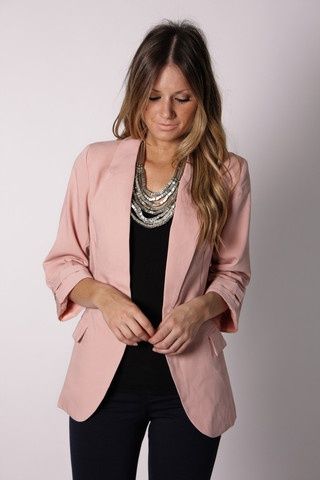 blazer and statement necklace Colorful Blazers, Blush Blazer, Blazer Rosa, Black Pastel, Career Fashion, Professional Style, Colour Combo, Womens Business Casual, Work Ethic