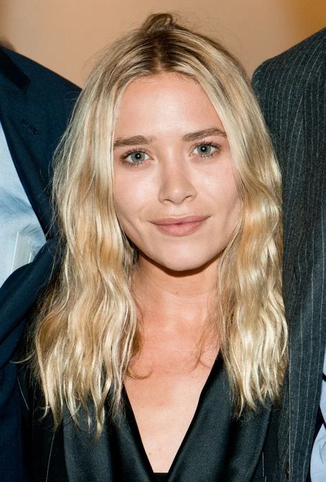 Mary-Kate Olsen Twins Hair, Olsen Hair, Interview Hairstyles, Black Hairstyles With Weave, Kate Olsen, Hair Secrets, Olsen Twins, Mary Kate Olsen, Holiday Hairstyles