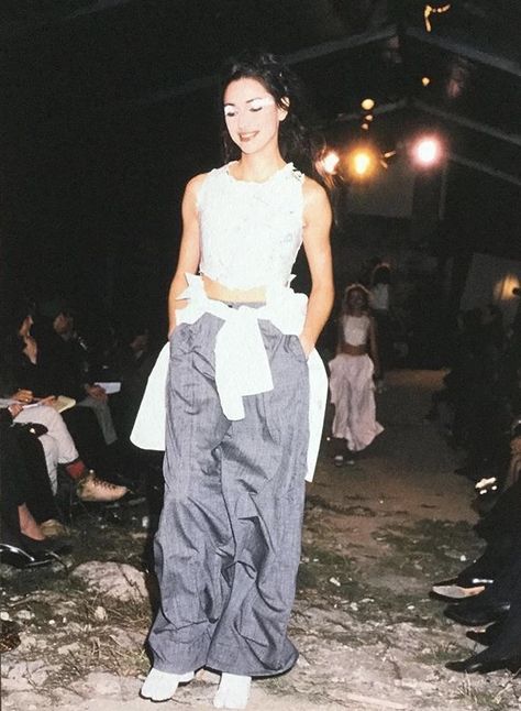 Margiela Runway 90s, 90s Margiela, Martin Margiela Runway, Margiela 90s, Margiela Runway, 90s Minimalism Fashion, Runway 90s, Margiela Archive, Fashion Terminology