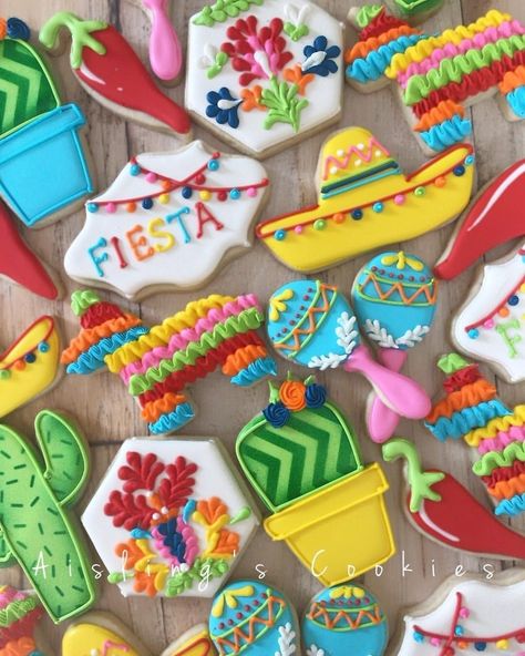 Mayo Cookies, Fiesta Cookies, Mexican Cake, Mexican Cookies, Custom Sugar Cookies, Mexican Birthday, Sugar Cookie Icing, Mexican Party Theme, Fiesta Baby Shower