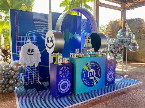 DJ Marshmello Birthday Party - Pretty My Party Marshmallow Dj Party Ideas, Marshmellow Theme Birthday Party, Dj Birthday Party, Dj Birthday Party Ideas, Dj Themed Birthday Party, Dj Marshmello Party Ideas, Dj Marshmello, Marshmello Dj, Dj Party