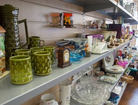 Don’t Pass Up Those Ceramic Crocks You Find at the Thrift Store — TikTok Has an Easy Fix If the Design Isn’t Your Vibe | Apartment Therapy Apartment Accessories, Spray Paint Colors, Hydro Dipping, Cool Shapes, Simple Aesthetic, Charity Shop, Furniture Finishes, Thrift Store Finds, Glazes For Pottery