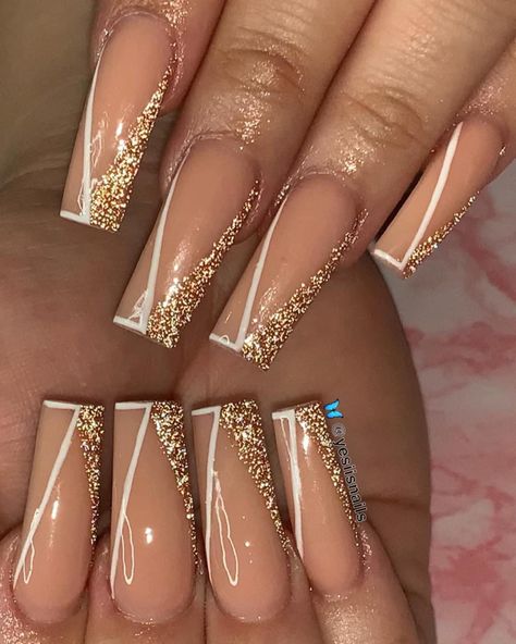 Bridesmaid Nails Long, Gold Nails Design Short, Gold Nail Design Square, Bridesmaid Nails Acrylic Coffin, Gold Sparkle Acrylic Nails, Gold Bridesmaid Nails, Gold French Tip Acrylic Nails, French Tip Acrylic Nails Gold, Acrylic Nails Sparkle