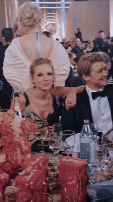 Taylor Swift And Joe Alwyn Wallpaper, Joe And Taylor, Taylor Swift Joe Alwyn, Joe Wallpaper, Taylor And Joe, Taylor Swift And Joe Alwyn, Joe Taylor, Joe Alwyn, Taylor Swift Speak Now