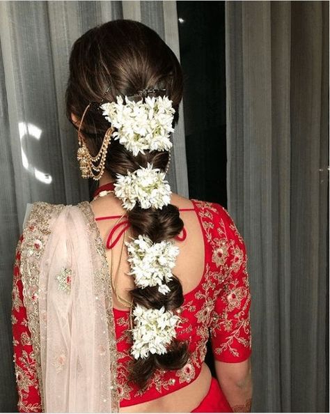 Braids especially the messy or the loose ones are so much in trend that everyone from the bride, to the relatives of the bride want to style their hair this way. And there are so many ways to do a messy braid and more than that there are ways to ornate it. How, well have a look at these styles….. Braids With Flowers, Bridal Hairstyle Ideas, Messy Braided Hairstyles, South Indian Wedding Hairstyles, Messy Braid, Bridal Hair Decorations, Bridal Hairstyle Indian Wedding, Hair Style On Saree, Saree Hairstyles