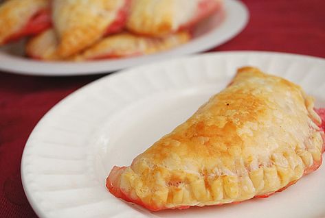 Cream Cheese Empanadas, Breakfast Corner, Cheese Empanadas, Cheese Danish Recipe, Pie Maker, Fried Pies, Mini Pie, Strawberry Cream Cheese, Empanadas Recipe