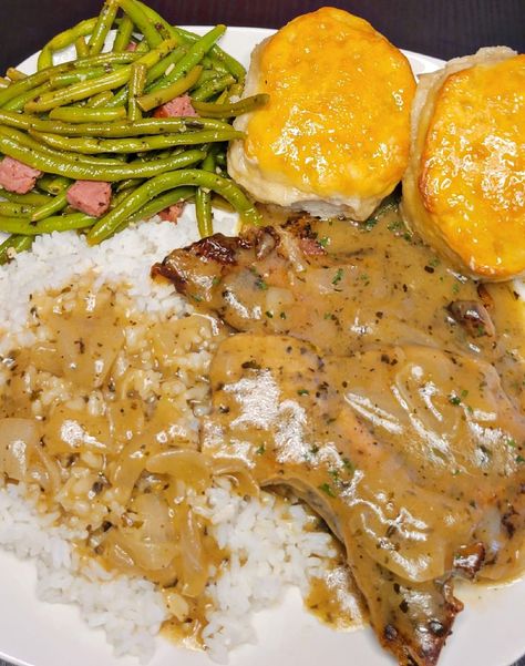 Recipes With Pork Chops, Recipes With Pork, Pork Chops Rice, Soul Food Recipes, Pork Chops And Rice, Smothered Pork, Smothered Pork Chops, Southern Recipes Soul Food, Food Plate