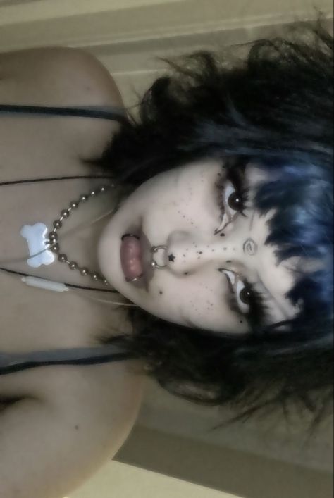 al Real Emo Makeup, White Foundation Makeup Looks Goth, Goth Makeup No White Base, Alt Lip Makeup, Trade Goth Makeup, Whimsical Goth Makeup, Grunge Emo Makeup, Alt Makeup Black, No Eyebrow Makeup