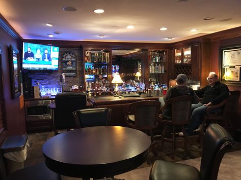 Basement Bar And Lounge, Home Sports Bar Ideas, Sports Bar Ideas, Home Sports Bar, Whiskey Room Ideas, Basement Industrial, Sport Bar Design, Cool Basement Ideas, Cave Room