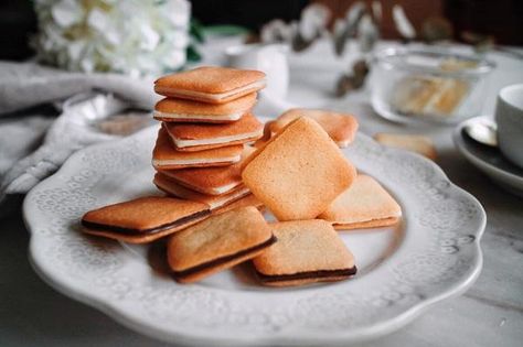 What are the 10 most original Japanese Cookies? (2023 edition) Cookies 2023, Green Tea Cookies, Japanese Pastries, Japanese Cookies, Matcha Cookies, Bite Size Cookies, Bite Size Desserts, Tea Cookies, Soft Cookie