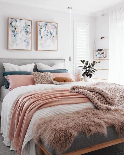 white bedding ideas! #whitebedding #whitebedspread #whiteduvet #whitesheets #whitebedroom #white #bedding Bedroom Inspiration Cozy, Interior Design Minimalist, Feminine Bedroom, Cute Dorm Rooms, Woman Bedroom, Shabby Chic Bedrooms, Chic Bedroom, Design Living, Cool Rooms