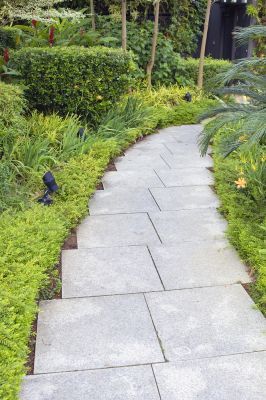 Paver Walkway Diy, Bluestone Paving, Paver Ideas, Paver Path, Large Pavers, Bluestone Pavers, Stone Garden Paths, Garden Pavers, Backyard Walkway