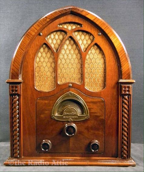 1920s Radio, Midnight Burger, 1930s Radio, Antique Radios, Retro Radios, Old Technology, Old Time Radio, Retro Radio, Vintage Radios