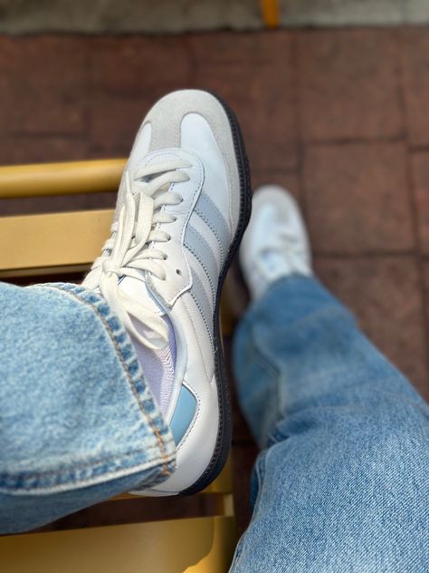 Adidas Samba Light Blue, Light Blue Sambas Outfit, Trend Jeans, Samba Outfit, Visual Board, Jeans Outfits, Blue Outfit, Dream Shoes, Adidas Samba