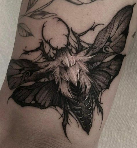 Pet Tattoo Ideas, Pet Tattoos, Moth Tattoo Design, Insect Tattoo, Full Back Tattoos, Tattoo Photography, Moth Tattoo, Tattoo Portfolio, Aesthetic Tattoo