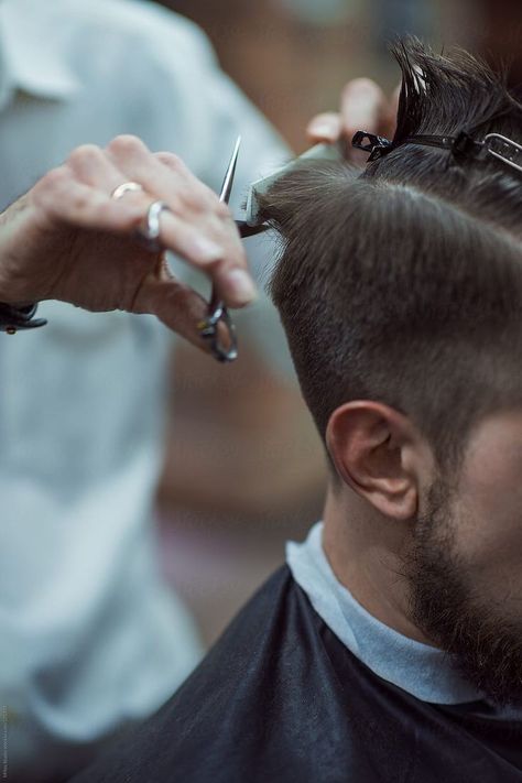 Barber Pictures, Barber Shop Pictures, Mens Hair Salon, Barber Man, Shop Pictures, Barbers Cut, Salon Pictures, Hair Barber, Barbershop Design