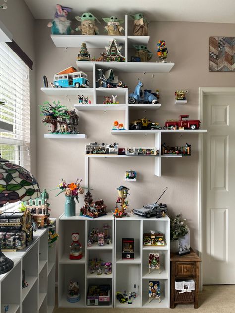 Lego Shelves, Lego Room Ideas, Lego Room Decor, Remodel Basement, Bedroom Basement, Lego Room, Room Redesign, Pinterest Room Decor, Lego Builds