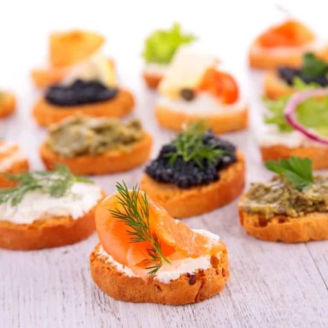 Hors d'oeuvres are my favorite part of any party, wedding or cocktail hour. They have been around for years and are still served at many events today. If you're looking for some hors d'oeuvres inspiration, you've come to the right place! One Bite Appetizers, Canned Salmon Recipes, Best Party Appetizers, Crostini Appetizers, Pastry Appetizer, Fancy Appetizers, Canned Tomato Soup, Classic Appetizers, Keep Food Warm