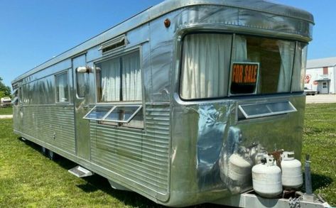 Aesthetic Camper, Vintage Trailers For Sale, Camper Decor Ideas, Royal Mansion, Spartan Trailer, Vintage Motorhome, Vintage Trailer Interior, Cool Rvs, Airstream Rv