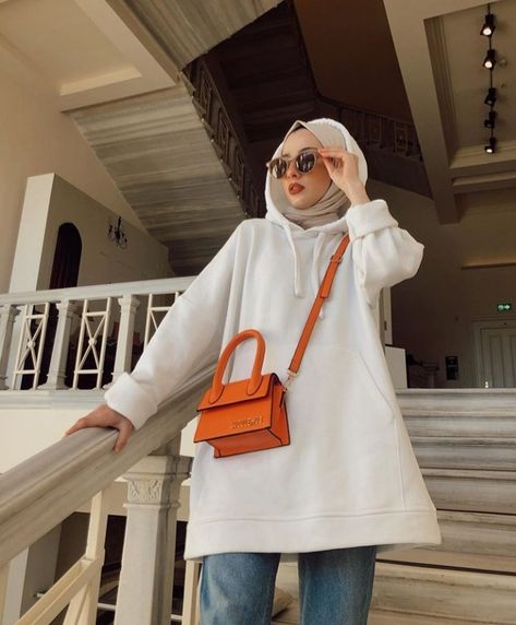 Hoddies Outfits Girl Hijab, Hoddies Outfits Girl, Hoddies Outfits, University Outfit, Modern Hijab Fashion, Outfits Girl, Trendy Dress Outfits, Hijabi Outfits Casual, Muslimah Fashion Outfits