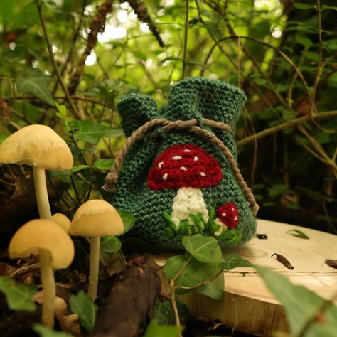 🍄🌳Mushroom belt bag🌳🍄 The cutest pouch, with so many advantages, hear me out: 🔸️Mushroom-themed (need I say more...?) 🔸️Adorable dice bag 🔸️A must-have to go on an adventure, or to go foraging ✨️🌻 🔸️Perfect accessory to bring at Ren Faires! 🔸️Can store id papers/credit card/money AND phone, all at once!!! (as long as your phone is not the size of a tablet tho haha!) So, convinced? >:)✨️ Available in my Etsy shop! 🇲🇫●●●●●●● 🍄🌳Sac de ceinture champignon🌳🍄 Le mini sac le plus cute, avec te... Mushroom Belt, Mushroom Pouch, Mushroom Bag, Dice Bag, Say More, Go On, Belt Bag, The Cutest, Stuffed Mushrooms