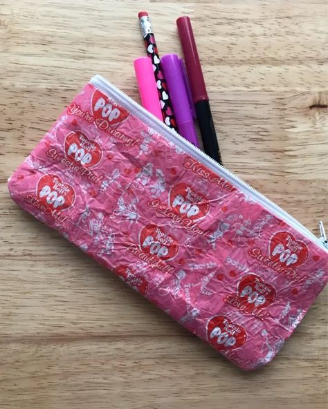 Candy Wrapper Crafts, Diy Candy Wrappers, Sweet Wrappers, Vinyl Panels, Tootsie Pop, Inexpensive Crafts, Zipper Pouch Tutorial, Candy Wrapper, Lollipop Candy