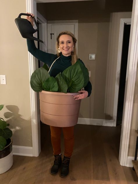 Plant Costume Ideas, Plant Lady Costume Women, Halloween Plant Costume, Plant Lady Costume, Plant Shopping Outfit, Potted Plant Costume, Potted Plant Costume Diy, House Plant Costume, Houseplant Costume