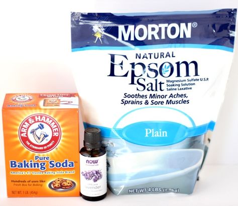 Epsom Salt Bath Recipe, Homemade Mason Jar Gifts, Homemade Bath Salts Recipe, In A Jar Recipes, Homemade Spa Treatments, Homemade Bath Salts, Peppermint Bath Salts, Gift In A Jar, Celtic Salt