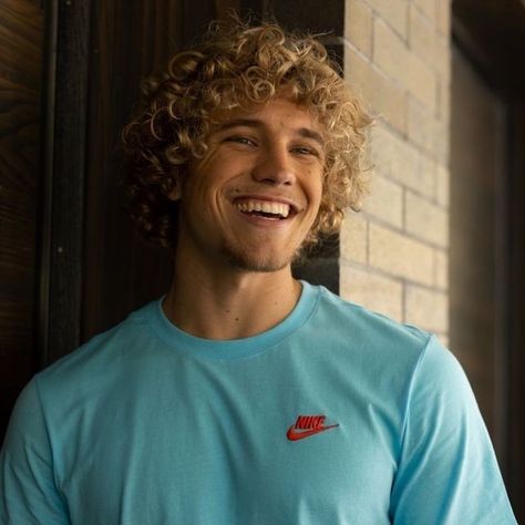 THE WORLD NEEDS OWEN on Instagram: "Smile more, worry less ❤️" Owen Lindberg, Writing Fantasy Novel, Men's Curly Hairstyles, Cute Blonde Guys, Writing Fantasy, Blonde Guys, Fantasy Novel, Male Face, Good Looking Men