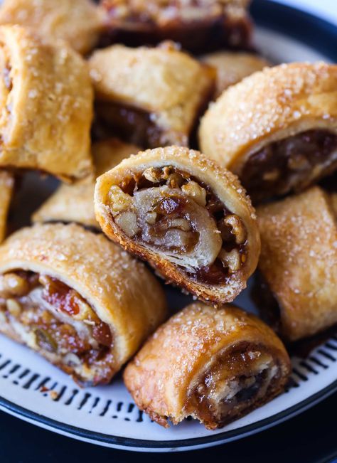 This Easy Rugelach Recipe is classic, delicious, and packed with tons of flavors and textures. Easy Pastry Desserts, Rugelach Cookies, Chocolate Rugelach, Rugelach Recipe, Cream Cheese Pastry, Cheese Pastry, Cake Mug, Interesting Recipes, Pear Recipes