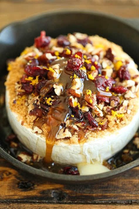 Cranberry Pecan Baked Brie, Baked Brie Cranberry, Pecan Baked Brie, Brie Cranberry, Baked Brie Recipes, Thanksgiving Appetizer Recipes, Holiday Appetizers Recipes, Brie Recipes, Small Party