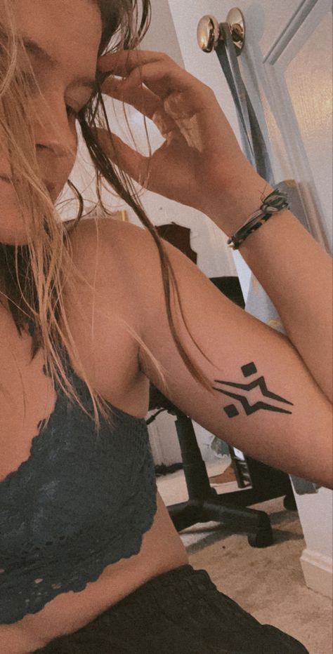 Ahsoka’s Fulcrum sumbol tattoo from Star Wars! Star Wars Theme Tattoo, Ahsoka Tano Tattoo Floral, Star Wars Ankle Tattoo, Star Wars Fulcrum Tattoo, First Order Tattoo, Rebels Tattoo Star Wars, Tiny Star Wars Tattoo Ideas, Discreet Star Wars Tattoo, Star Wars Henna Designs